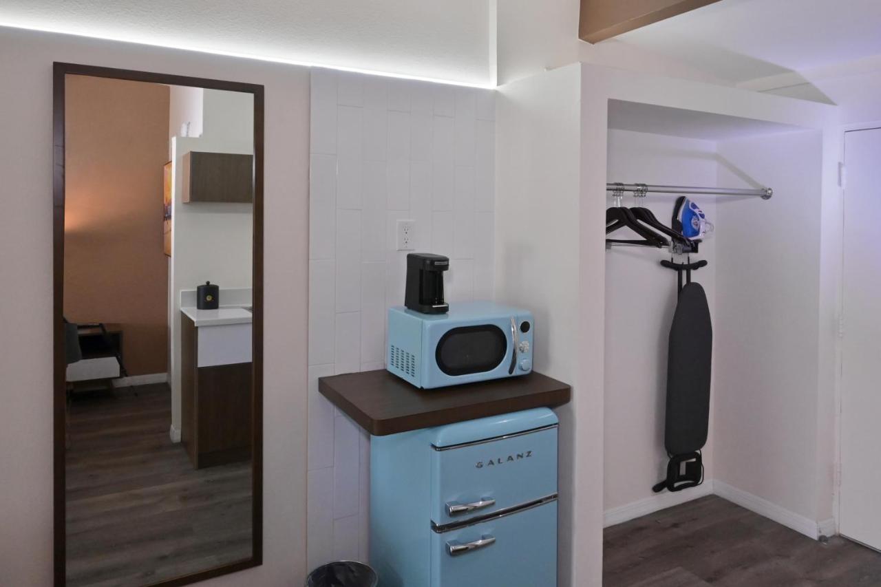 Golden Host Motel 3*